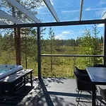 Northern Light Yllaes With A Jacuzzi *