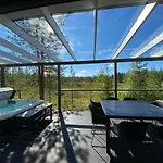 Northern Light Yllaes With A Jacuzzi *