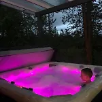 Chalet Northern Light Yllaes With A Jacuzzi *
