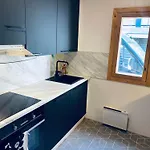 Northern Light Yllaes With A Jacuzzi *