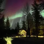 Northern Light Yllaes With A Jacuzzi *