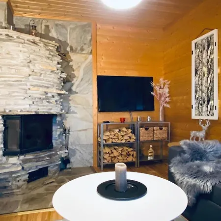 Northern Light Yllaes With A Jacuzzi Ylläsjärvi