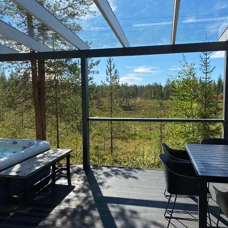 Northern Light Yllaes With A Jacuzzi *