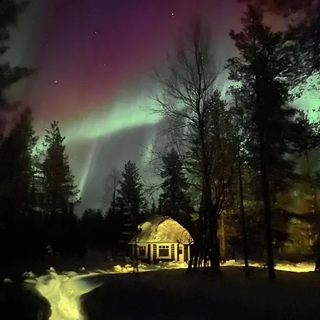 Northern Light Yllaes With A Jacuzzi *