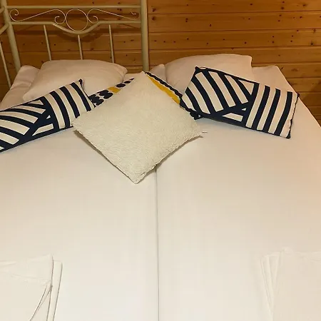 Northern Light Yllaes With A Jacuzzi *