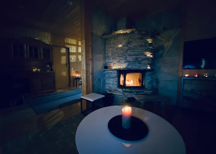 Northern Light Yllaes With A Jacuzzi *