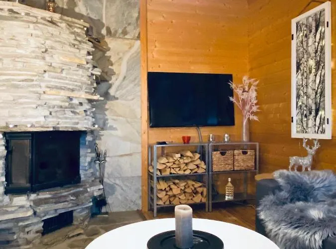 Northern Light Yllaes With A Jacuzzi Ylläsjärvi