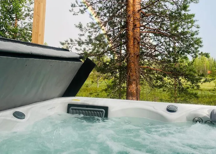 Northern Light Yllaes With A Jacuzzi Chalet