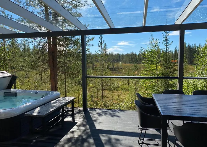 Northern Light Yllaes With A Jacuzzi *