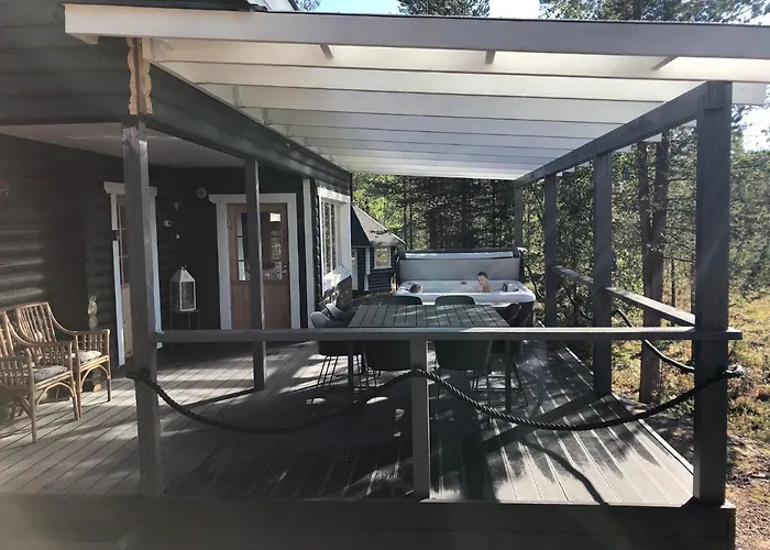 Northern Light Yllaes With A Jacuzzi Chalet Ylläsjärvi