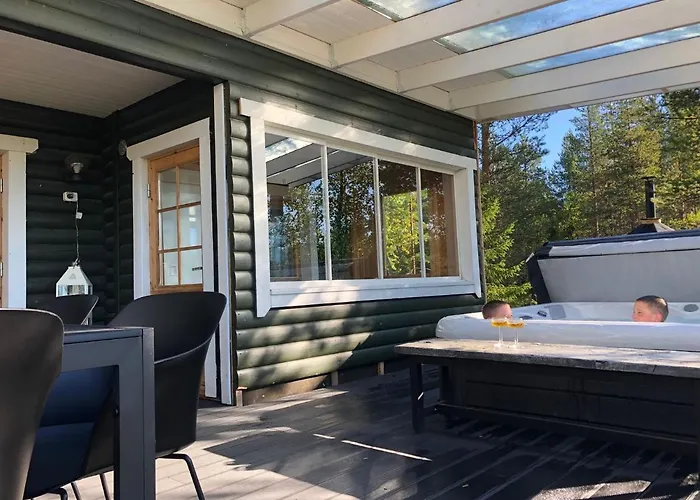 Northern Light Yllaes With A Jacuzzi *