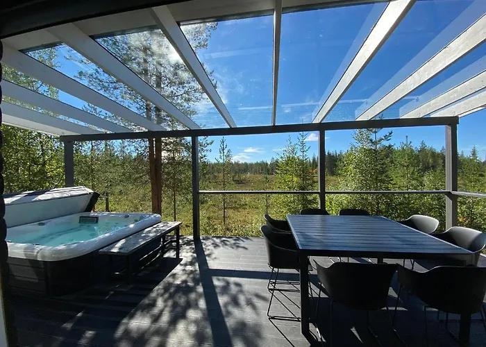 Northern Light Yllaes With A Jacuzzi *