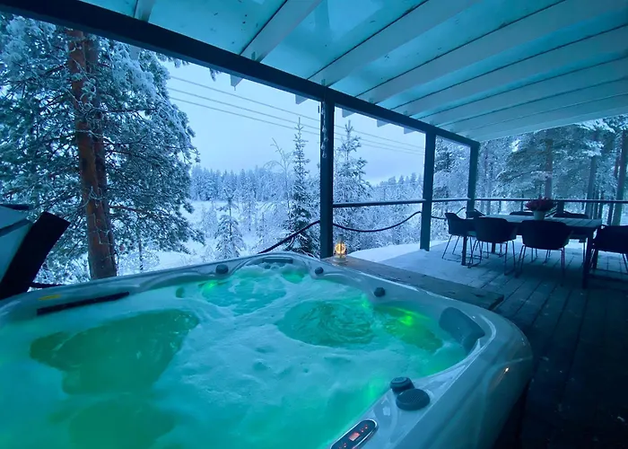 Northern Light Yllaes With A Jacuzzi