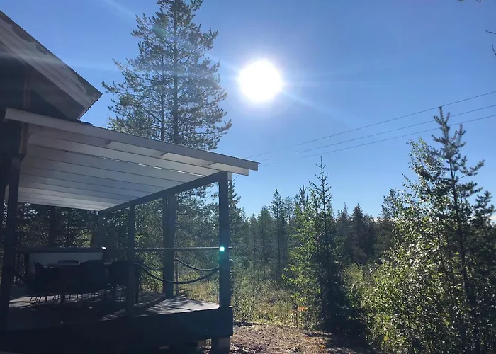 Northern Light Yllaes With A Jacuzzi *