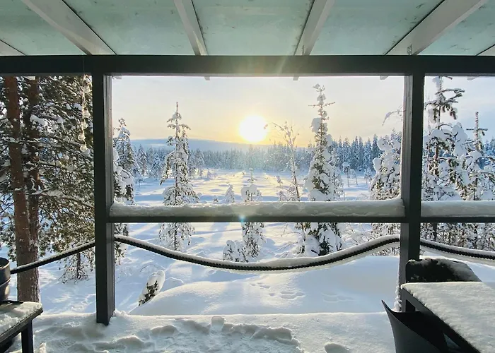 Northern Light Yllaes With A Jacuzzi Chalet