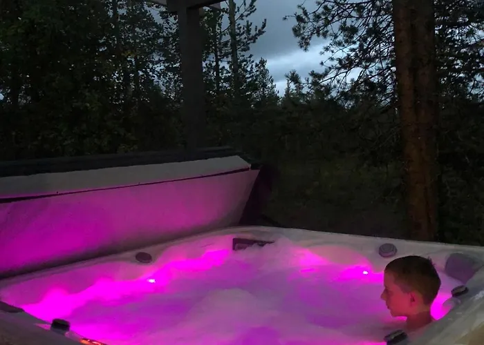 Chalet Northern Light Yllaes With A Jacuzzi *