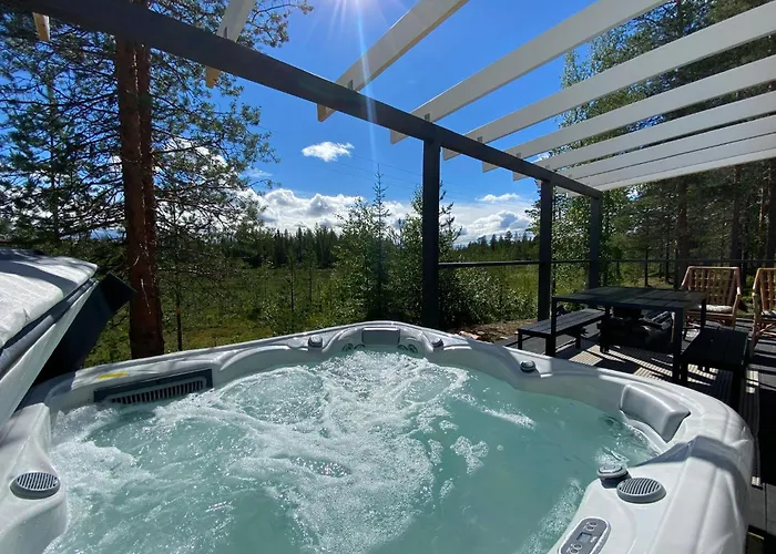 Northern Light Yllaes With A Jacuzzi Chalet *