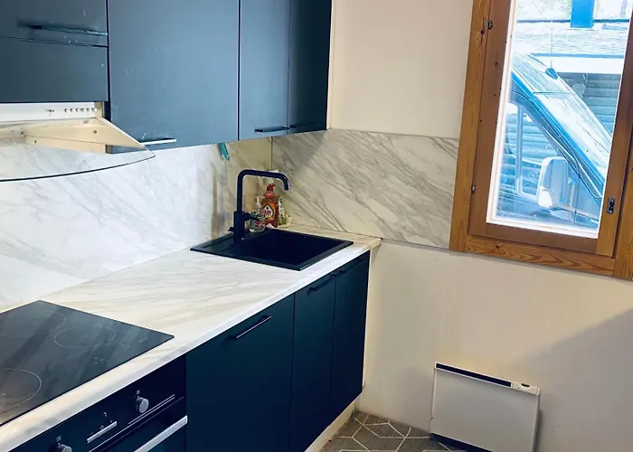 Northern Light Yllaes With A Jacuzzi *