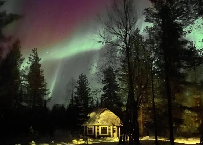 Northern Light Yllaes With A Jacuzzi *